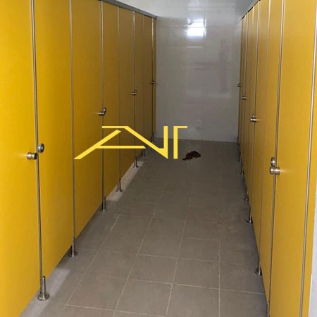 Mẫu vách ngăn vệ sinh compact màu vàng